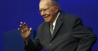 O ex-presidente da República, José Sarney, durante solenidade de transmissão de cargo do ministro dos Transportes, Renan Filho.