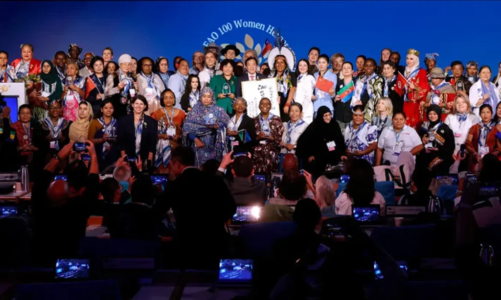Roma, 16/10/2026 - A Organização das Nações Unidas para a Alimentação e a Agricultura (FAO) homenageou hoje 100 Mulheres Heroínas nos Sistemas Agroalimentares e no Desenvolvimento Rural , reconhecendo mulheres de todo o mundo cujo trabalho está fazendo a diferença nos sistemas agroalimentares e nas comunidades rurais. Pescadoras brasileiras recebem título de heróinas em premiação da FAO Foto: FAO/Divulgação