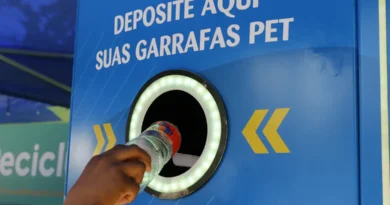 Máquinas coletoras de resídios para reciclagem em ação educativa pelo Dia Mundial do Meio Ambiente no Aterro do Flamengo.