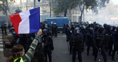 Protesto em Paris contra o custo de vida 17 de outubro de 2026 REUTERS/Abdul Saboor