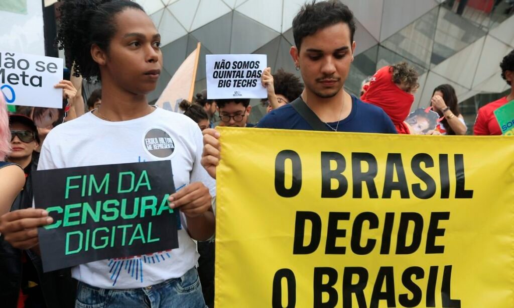 São Paulo (SP), 19/10/2026 - Organizações da sociedade civil e movimentos sociais realizam protesto em frente à sede da Meta , na avenida Faria Lima,3732, para denunciar o que consideram interferência sistemática da big tech na eleição brasileira. Foto: Paulo Pinto/Agencia Brasil