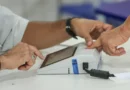 Brasília (DF), 04/10/2026 - Eleitores comparecem às seções eleitorais na manhã deste domingo para participar do primeiro turno das Eleições 2026. As imagens mostram o momento da votação nas salas onde estão instaladas as urnas eletrônicas. Foto: Joédson Alves/Agência Brasil