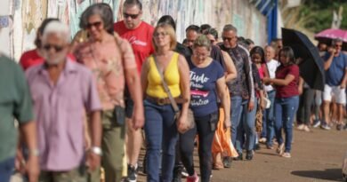 Brasília (DF), 25/10/2026 - Eleitores formam filas em locais de votação na manhã deste domingo, durante a abertura das seções eleitorais para o segundo turno das Eleições 2026 Foto: Joédson Alves/Agência Brasil