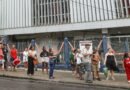 Rio de Janeiro (RJ), 25/10/2026 – Eleitores aguardam ônibus na porta do Centro Universitário Augusto Motta (UNISUAM), na zona norte do Rio de Janeiro. Foto: Tomaz Silva/Agência Brasil