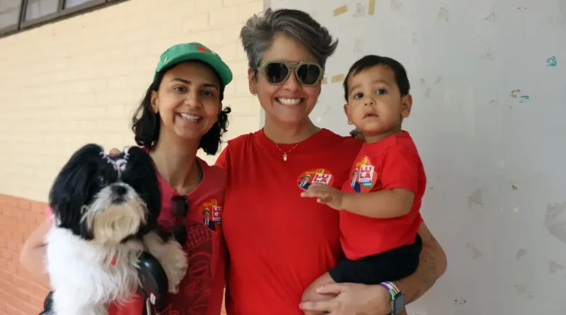 Brasília (DF), 25/10/2026 - Luísa Malagoni e Poliana Carla em dia de votação das Eleições 2026, na Escola Paulo Freire. Foto: Valter Campanato/Agência Brasil