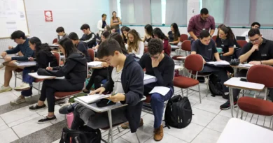 Brasília (DF), 24/10/2024 - Alunos do colégio Galois em sala de aula na preparação dos últimos dias antes da prova do Enem 2024. Foto: José Cruz/Agência Brasil