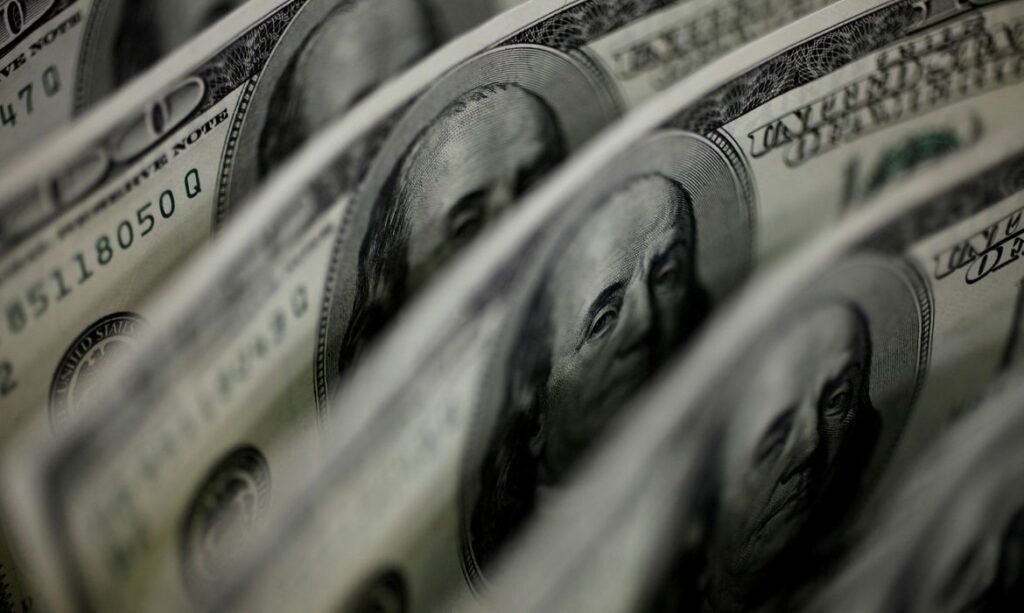 Dólar supera R$5,50 com temores globais de inflação 02/08/2011 REUTERS/Yuriko Nakao