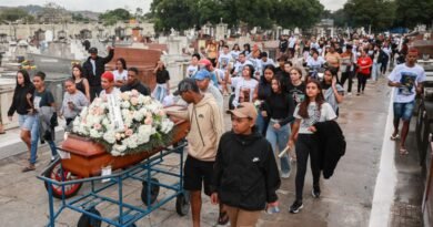 Rio de Janeiro (RJ), 31/10/2025 – Sepultamento de Ravel Rios uma das vitimas da operação contenção, no cemitério de cemitério de Inhaúma. Foto: Joédson Alves/Agência Brasil