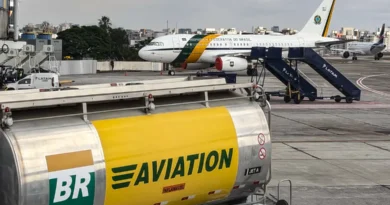São Paulo - 20/10/2026 - Aviões são abastecido com gasolina de aviação no Aeroporto de Congonhas . Foto: Rafa Neddermeyer/Agência Brasil