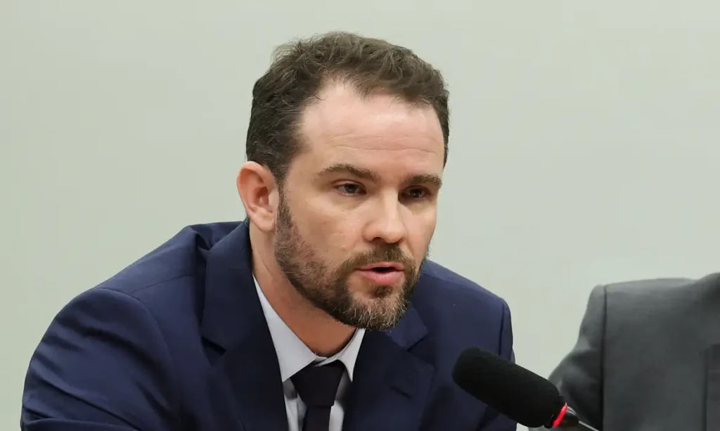 Brasília – DF – 12/05/2026 – Reunião da Comissão Especial da Câmara sobre o Fim da Escala 6x1 para debater os impactos econômicos da redução da escala de trabalho, sem redução de salário. Participou ministro da Fazenda, Dario Durigan. Foto Lula Marques/Agência Brasil