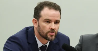 Brasília – DF – 12/05/2026 – Reunião da Comissão Especial da Câmara sobre o Fim da Escala 6x1 para debater os impactos econômicos da redução da escala de trabalho, sem redução de salário. Participou ministro da Fazenda, Dario Durigan. Foto Lula Marques/Agência Brasil