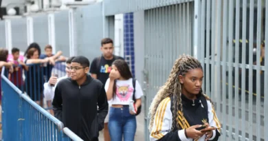 Rio de Janeiro (RJ), 16/11/2025 – Estudantes saem do segundo dia do Exame Nacional do Ensino Médio (Enem), no Cefet Maracanã, na zona norte do Rio de Janeiro. Foto: Tomaz Silva/Agência Brasil