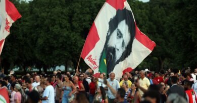 Brasília (DF), 27/10/2026 - Eleitores participam da festa de aniversário do presidente da República reeleito, Luiz Inácio Lula da Silva, em frente ao Palácio da Alvorada. Foto: Valter Campanato/Agência Brasil
