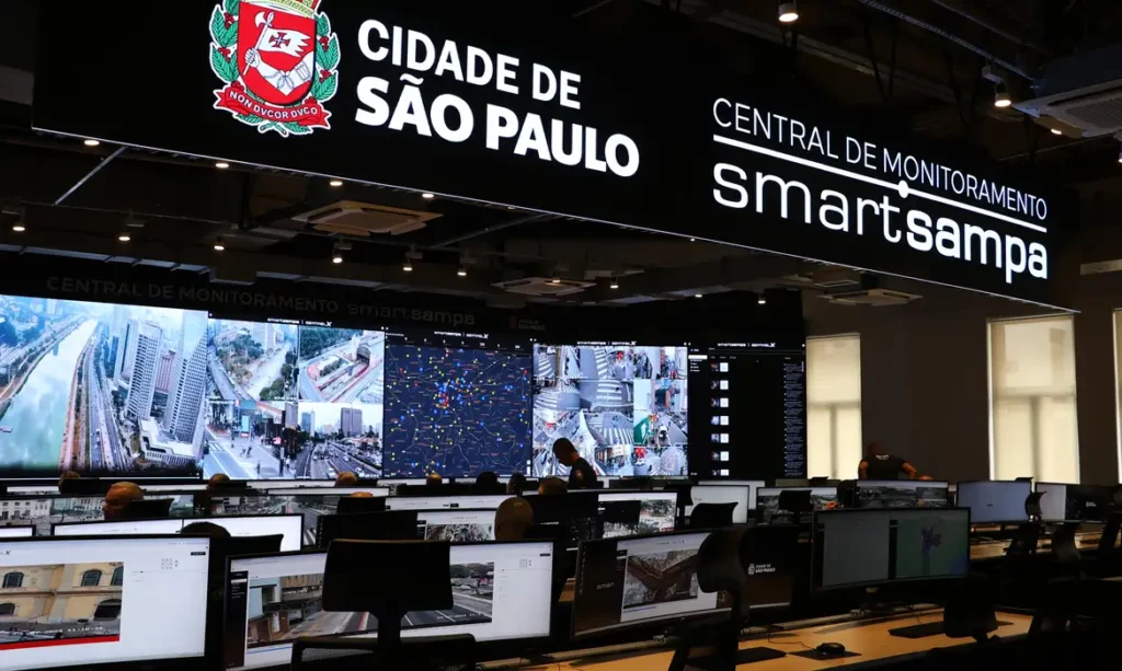 São Paulo (SP), 04/07/2024 - Inauguração da central de monitoramento por câmeras do programa Smart Sampa na rua XV de novembro. Foto: Rovena Rosa/Agência Brasil