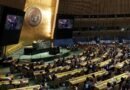 O embaixador de Israel nas Nações Unidas, Gilad Erdan, fala em uma sessão especial de emergência da Assembleia Geral das Nações Unidas sobre o conflito em curso entre Israel e o Hamas na sede da ONU em Nova York, EUA, em 26 de outubro de 2023. REUTERS/Mike Segar