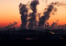 Conferência das Nações Unidas sobre a Mudança do Clima – COP28. – Meio Ambiente; mudanças climáticas; poluição do ar; fumaça fábricas; chaminés; CO2. Foto: Ralf Vetterle/Pixabay