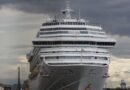 O navio de cruzeiros Costa Fascinosa aporta no Pier Mauá com casos de covid-19 entre tripulantes e passageiros, que desembarcam para cumprir quarentena na cidade.