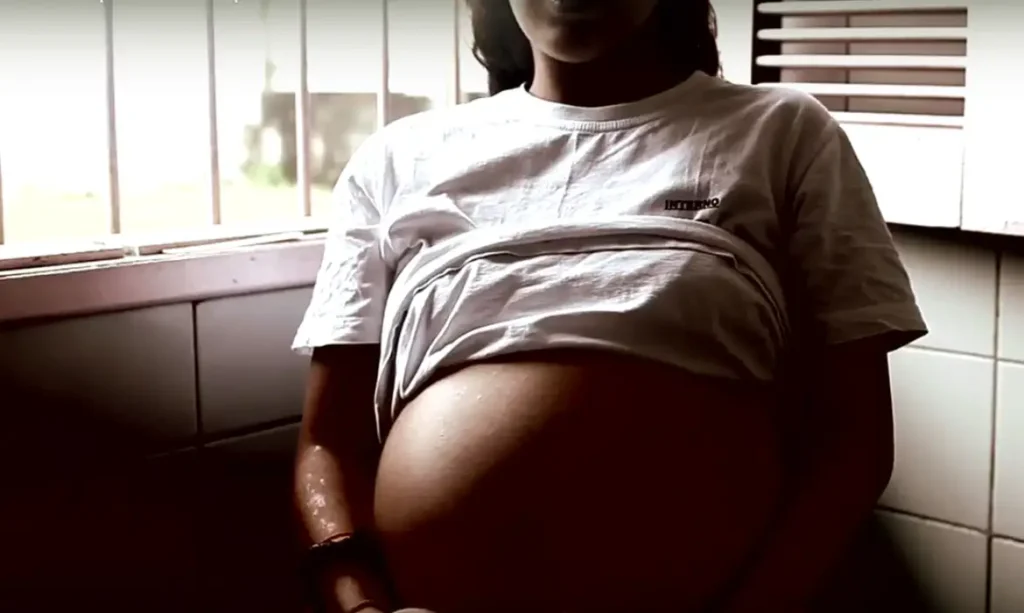 Mulher presa negra grávida relata seus temores no filme