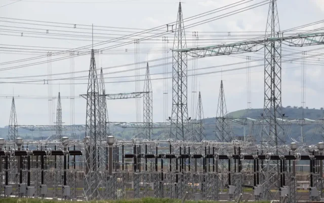 Ibiraci (MG) - O ministro Moreira Franco participa da inauguração da linha de transmissão de energia que liga a Hidrelétrica de Belo Monte ao Sudeste do País. A construção do linhão é parte do Agora, é Avançar Parcerias (Beth Santos