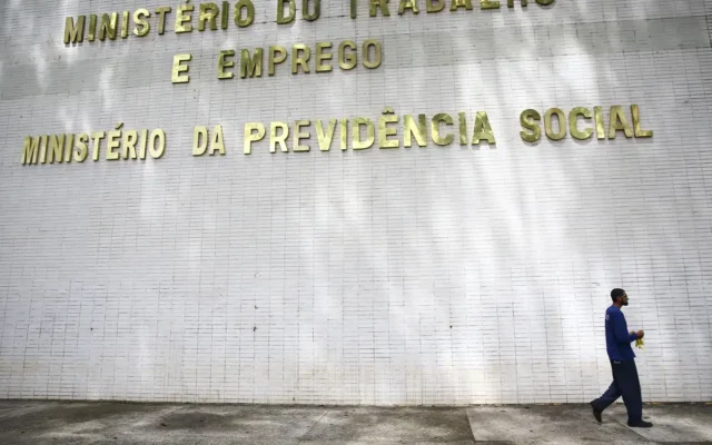 Brasília (DF), 10/04/2023 - Fachada do ministério do Trabalho e Emprego e do ministério da Previdência Social.