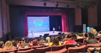 Escola de Bauru inaugura prédio com passarela e teatro
